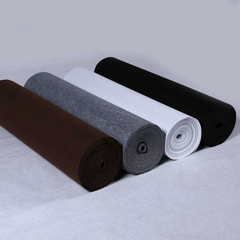 سجادة زفاف رومانسية بيضاء